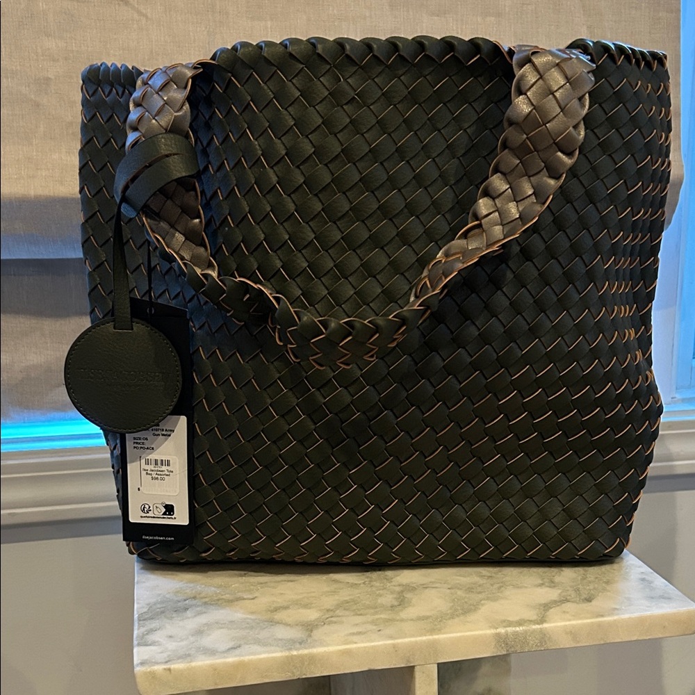 Isle Jacobsen Elegant Woven Tote Bag - Picture 2 of 3